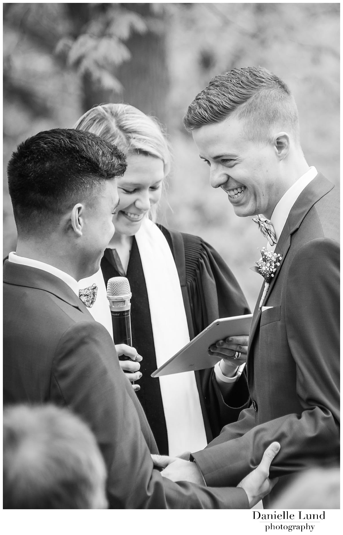 wedding-ceremony-Silverwood-Park-Danielle-Lund-Photography1