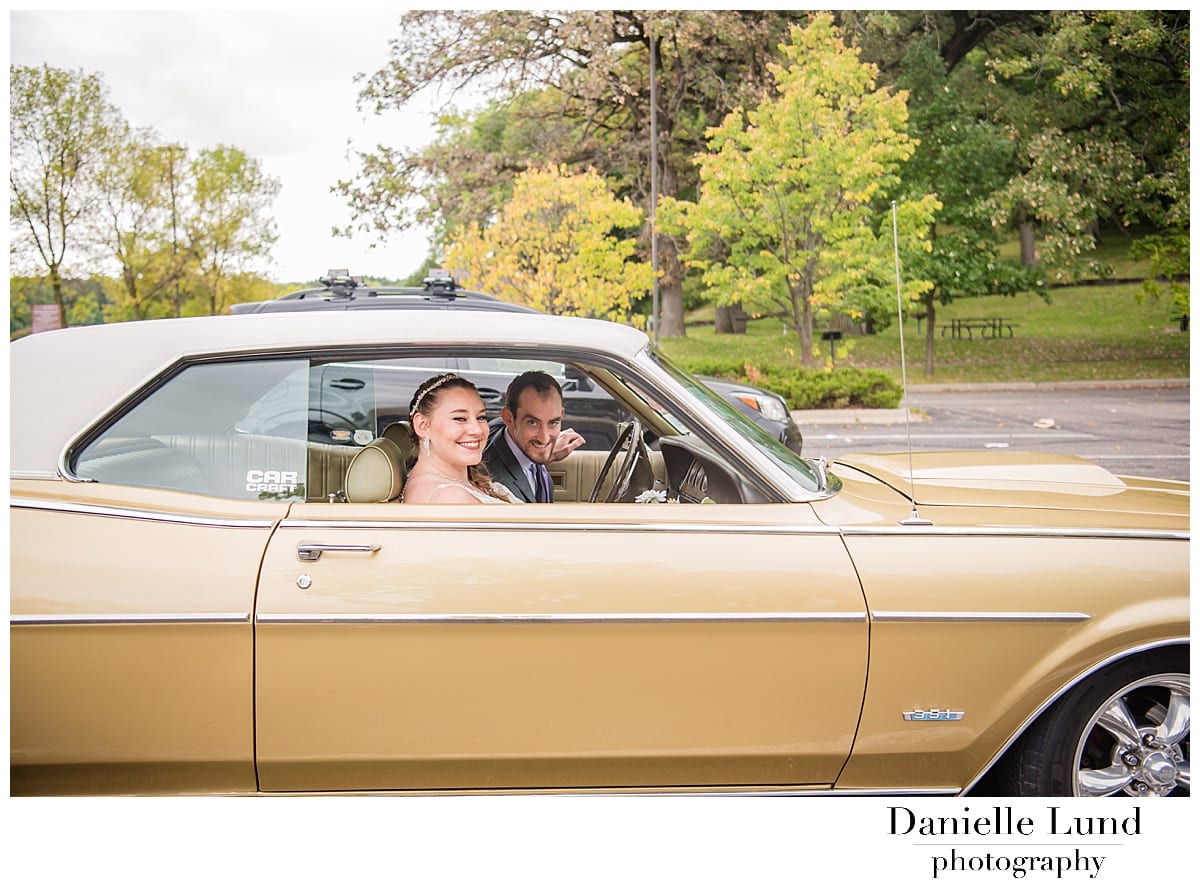 Antique_classic_car_wedding_couple_photography101