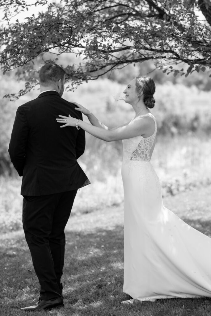 first-look-cambridge-wisconsin-wedding-photo1