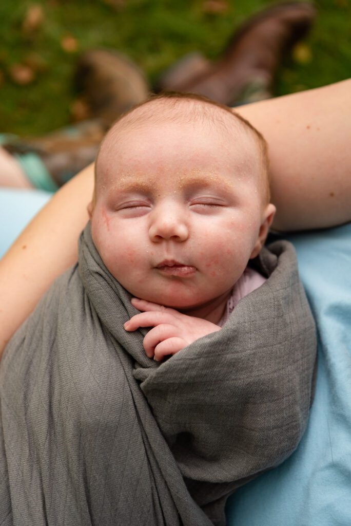 baby-details-home-wisconsin-newborn-photo-shoot-studio-501-photography 1