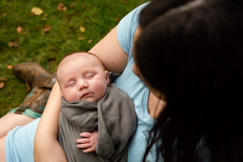 newborn-baby-and-mom-photoshoot-with-studio-501-photography-cambridge-wisconsin 1