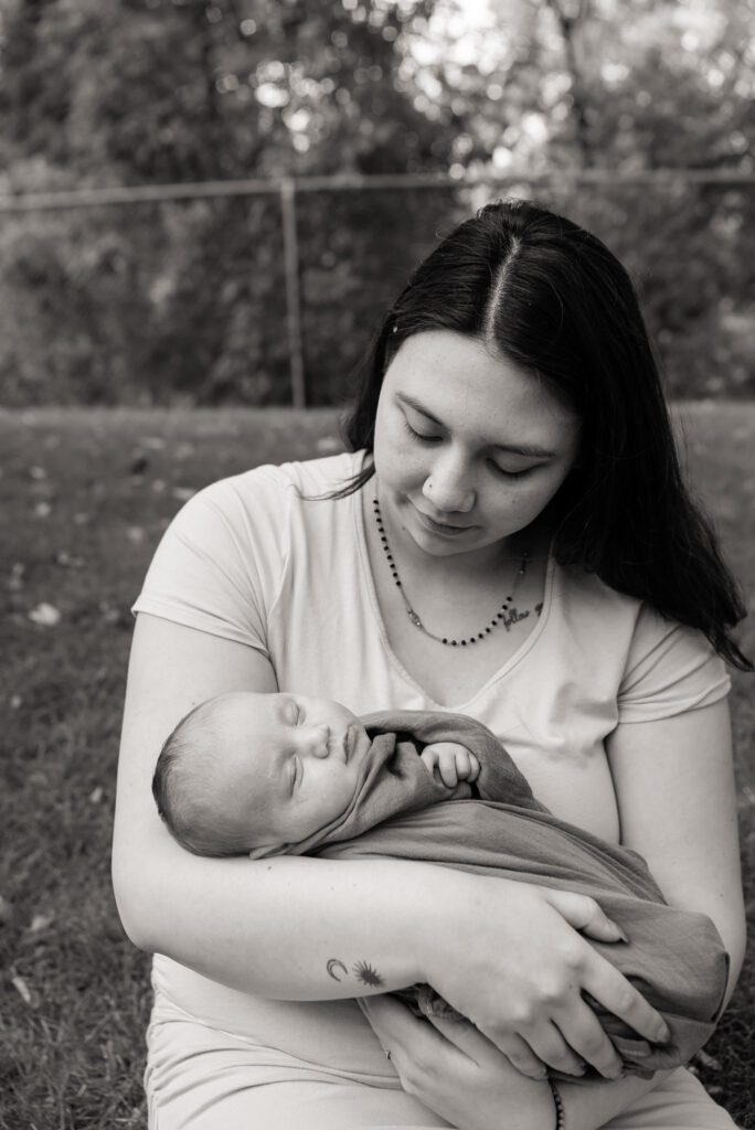 newborn-baby-and-mom-photoshoot-with-studio-501-photography-cambridge-wisconsin 1